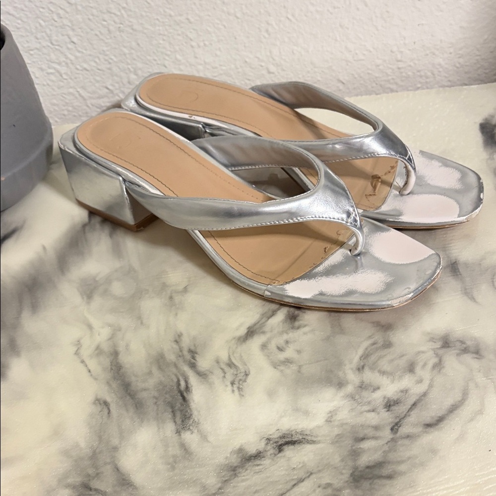 Chic Silver Women's Sandals size 7